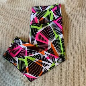 Neon triangle Fabletics